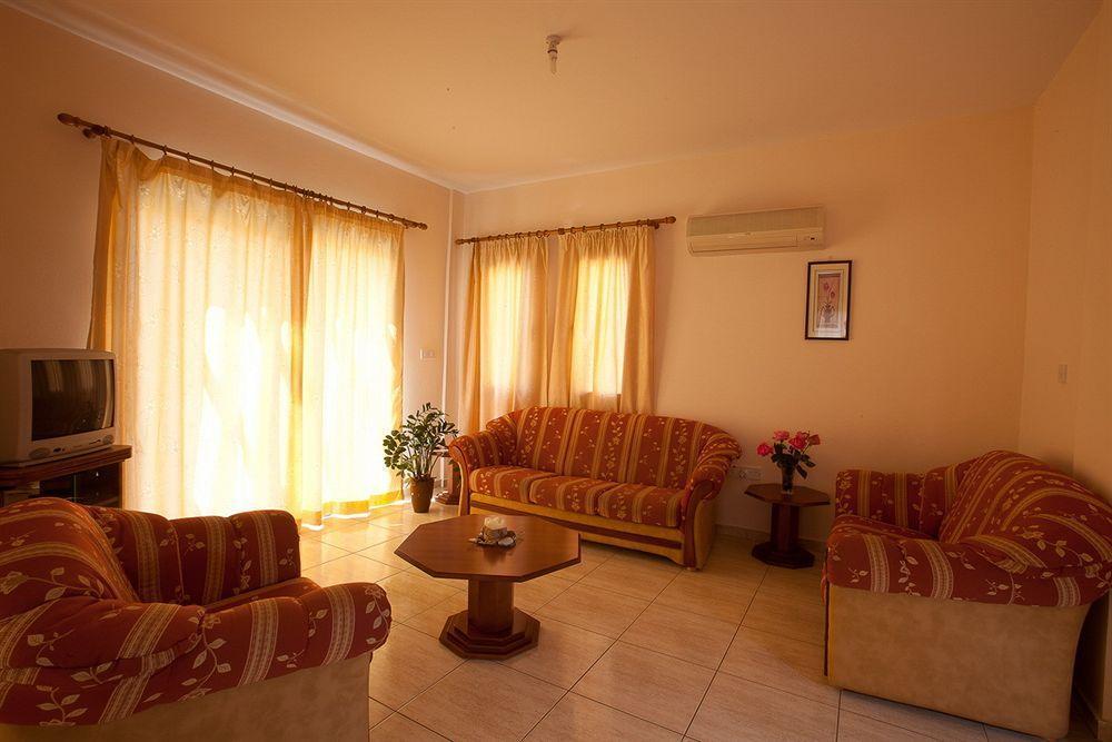 Marinea Beach Villas Klorakas Екстер'єр фото