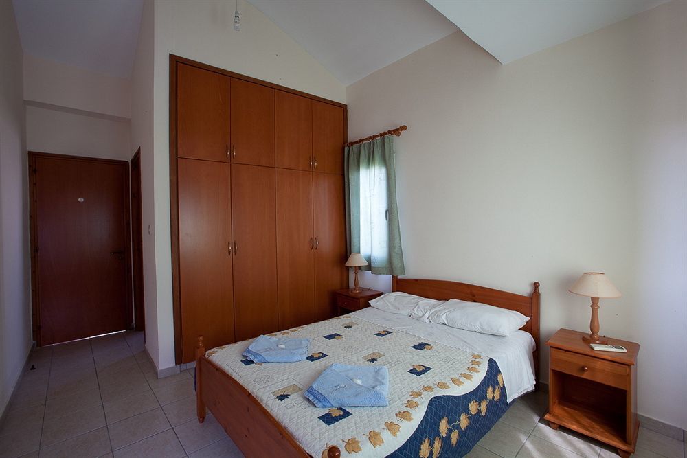 Marinea Beach Villas Klorakas Екстер'єр фото